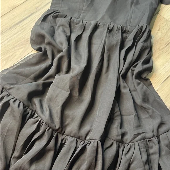 Elegant Black Dress - Picture 5 of 10